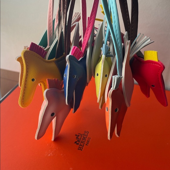 Multiple colors available Yellow Horse-Shaped Keychain - Picture 4 of 4